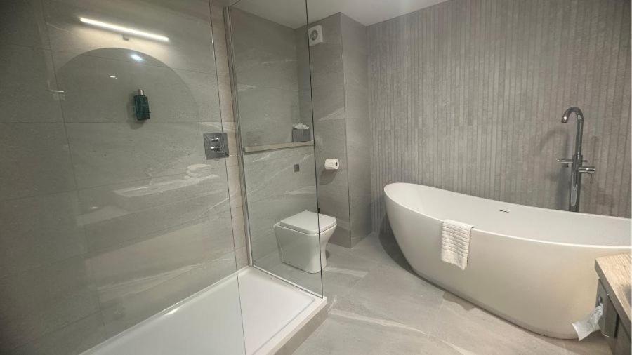 Pillo Hotel & Leisure Club Ashbourne Habitación foto